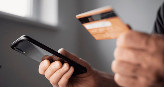 Можно ли привязать дебетовую карту к мобильным приложениям?